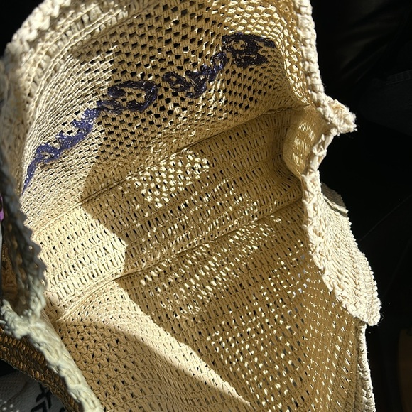 BRAND NEW CROCHET LIGHT CREAM TOTE W/TAGS GREAT SIZE FOR TOWEL AND EXTRA STUFF - Picture 3 of 5